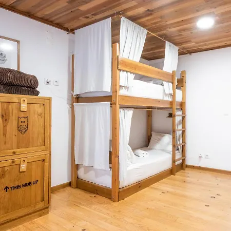 Castaway Hostel *