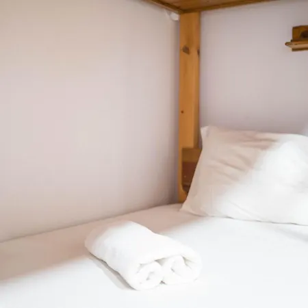 Castaway Albergue Baleal